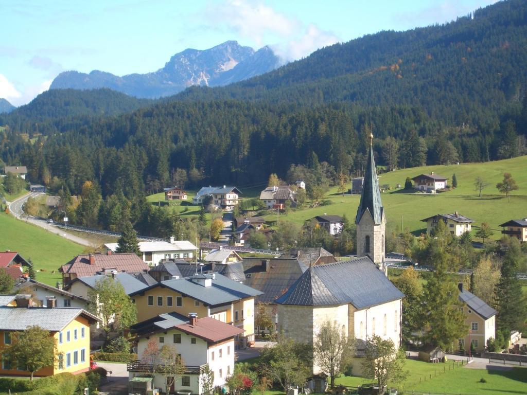 Haus Ortner Apartamento Russbach am Pass Gschütt Exterior foto