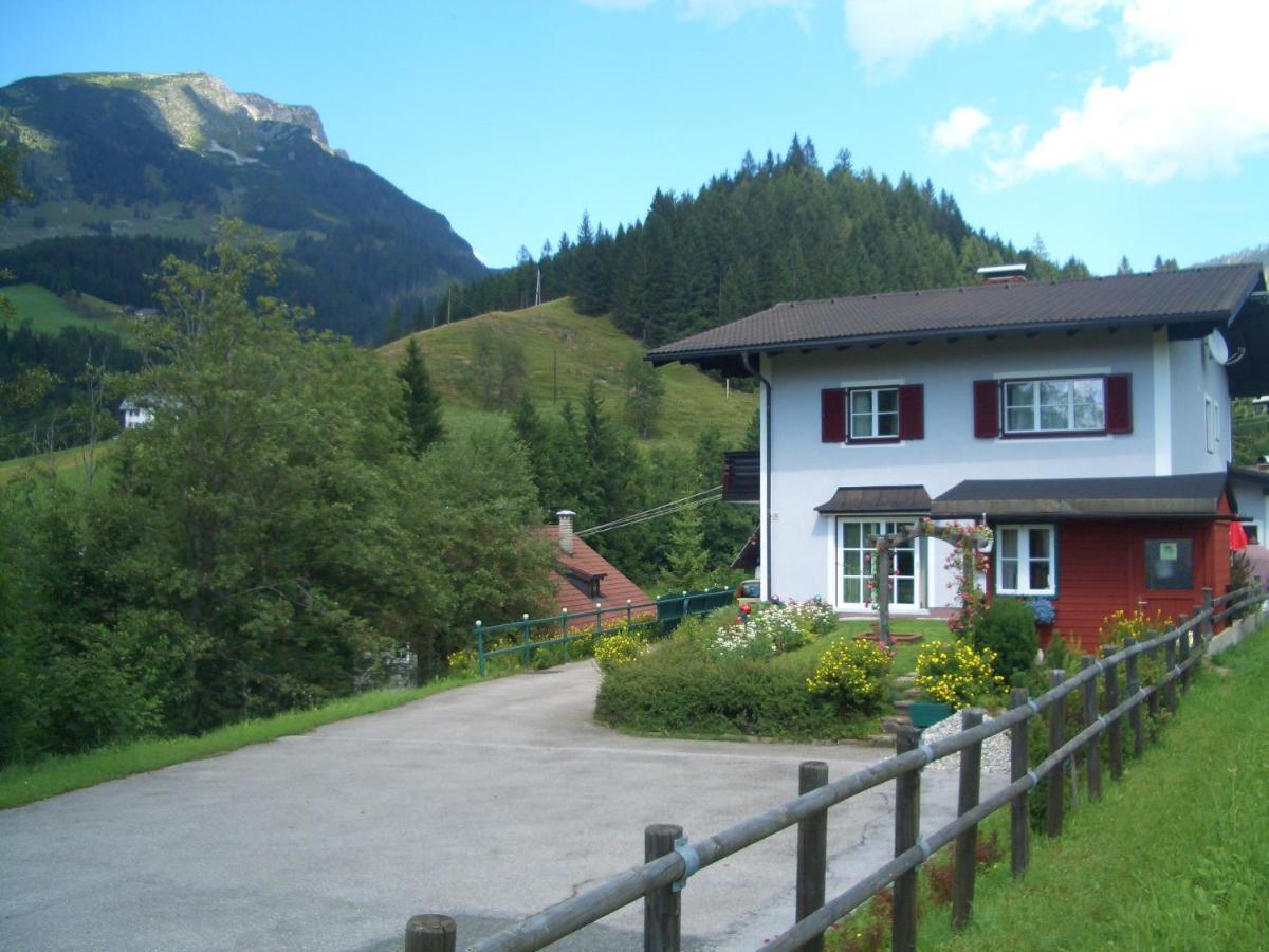 Haus Ortner Apartamento Russbach am Pass Gschütt Exterior foto